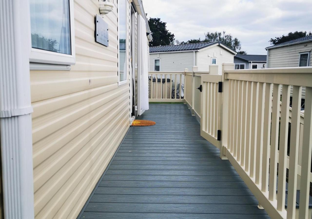 Tranquil 6 Berth Luxury Holiday Home Chichester Exteriör bild